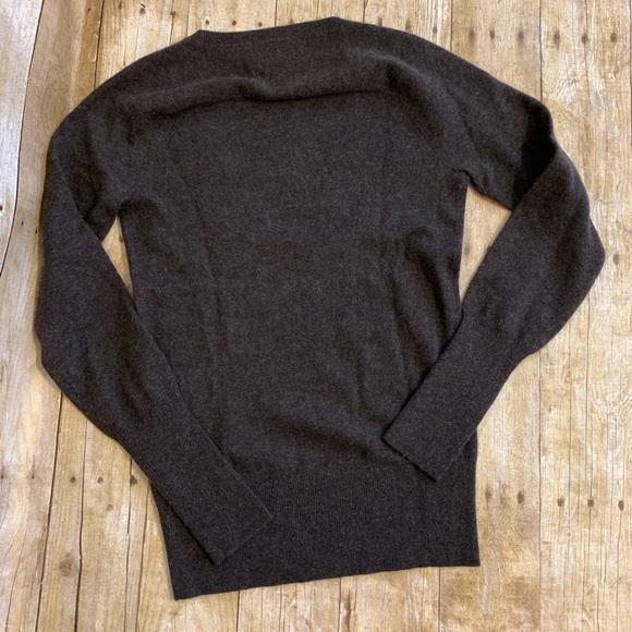 Brown Club Monaco Cashmere V-neck Sweater Sz XS - Picture 2 of 4
